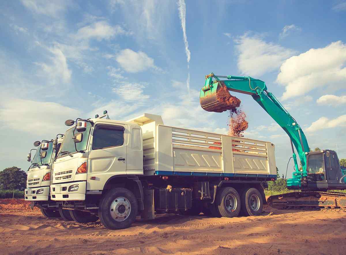 https://yourmotivatedmovers.com/wp-content/uploads/2017/08/inner_big_trucks_03.jpg